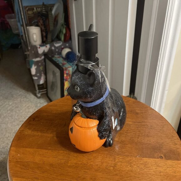 Halloween Black Cat With Pumpkin Soap Dispenser ~ Lights Up - NWT - Picture 3 of 4